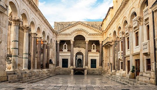 Is CBD legal in Split? Can tourits purchase weed in Split? What is the penalties for weed possession in Split, Croatia? Welcome to the weed travelers guide in Split, Croatia. The best guide to get cannabis in Split in 2025.
